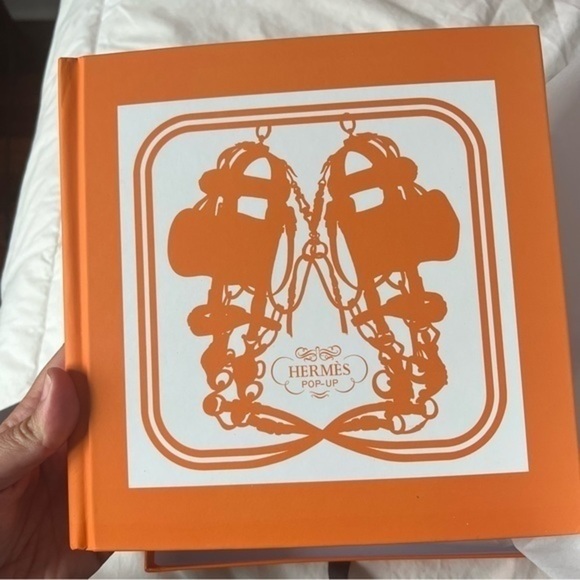 NWT Hermès Pop Up Coffee Table Book - Picture 4 of 8